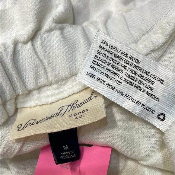 Universal Thread White Cargo Shorts Relaxed Fit - Picture 3 of 5